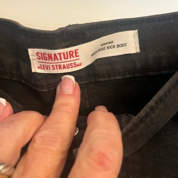Levi's Women's High Rise Black Jeans - Picture 4 of 8